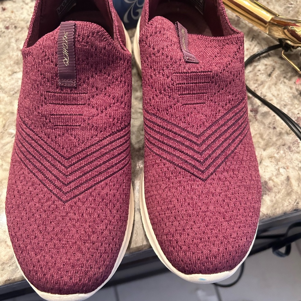 Skechers burgundy shoes size 7